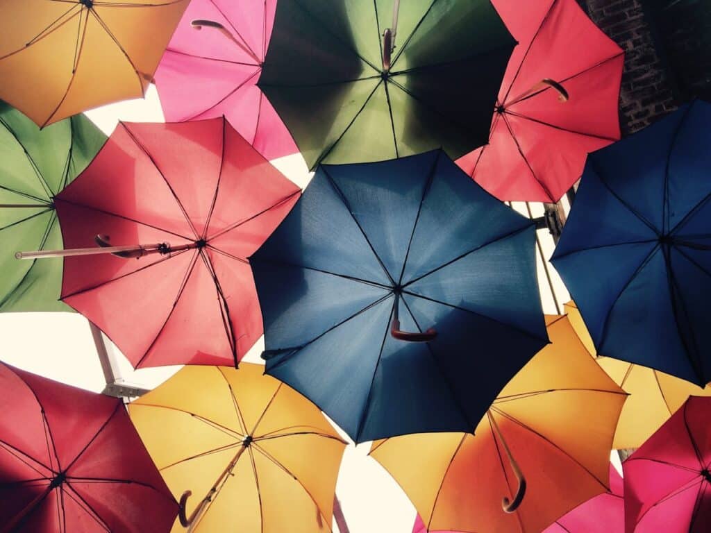 Paraplu's bij elkaar